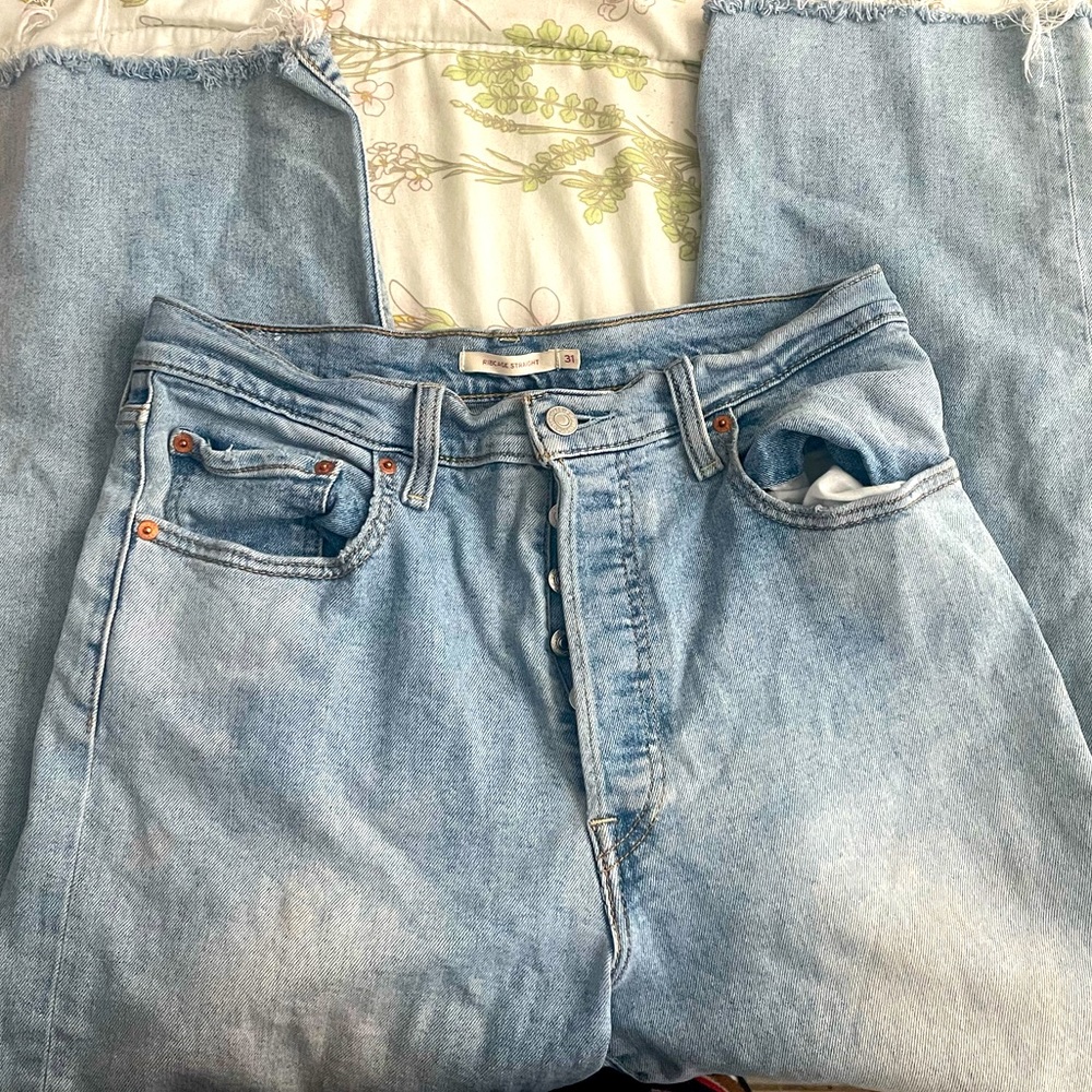 Ribcage Straight Levis